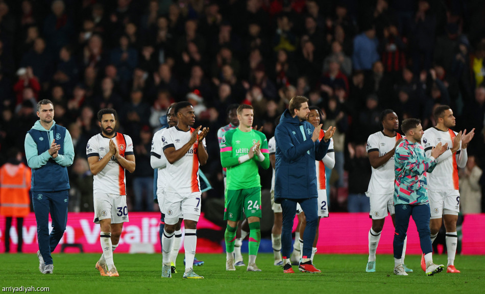 «سكتة قلبية» توقف مباراة بورنموث ولوتون تاون