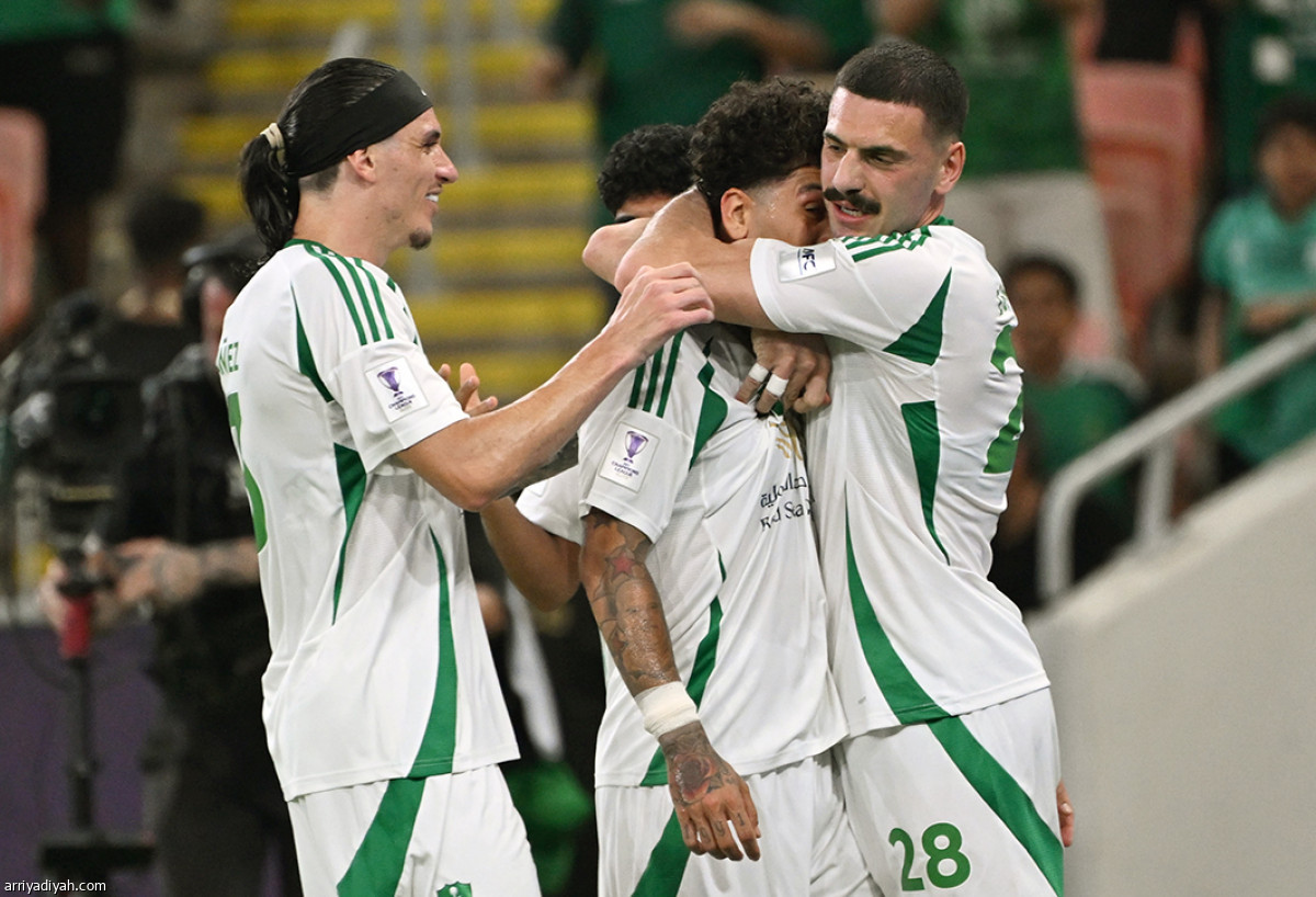 بالثلاثة.. الأهلي يصعد