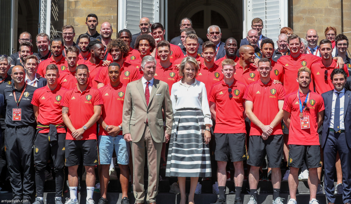 هازارد ورفاقه في ضيافة الملك