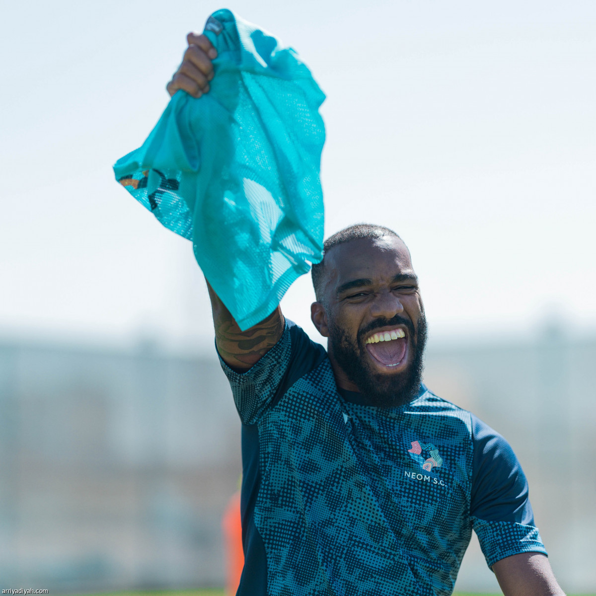 نيوم.. تدريب ومغادرة