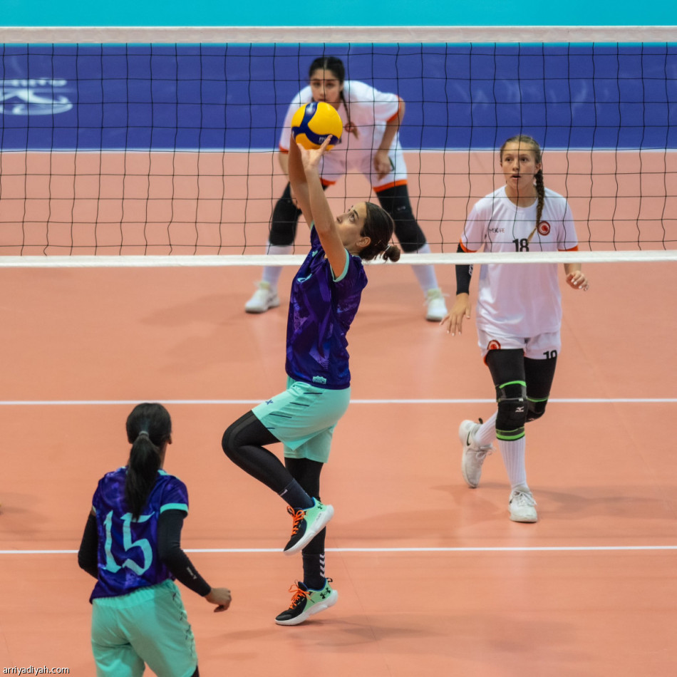 طائرة السيدات.. الأهلي والهلال يواصلان الانتصارات