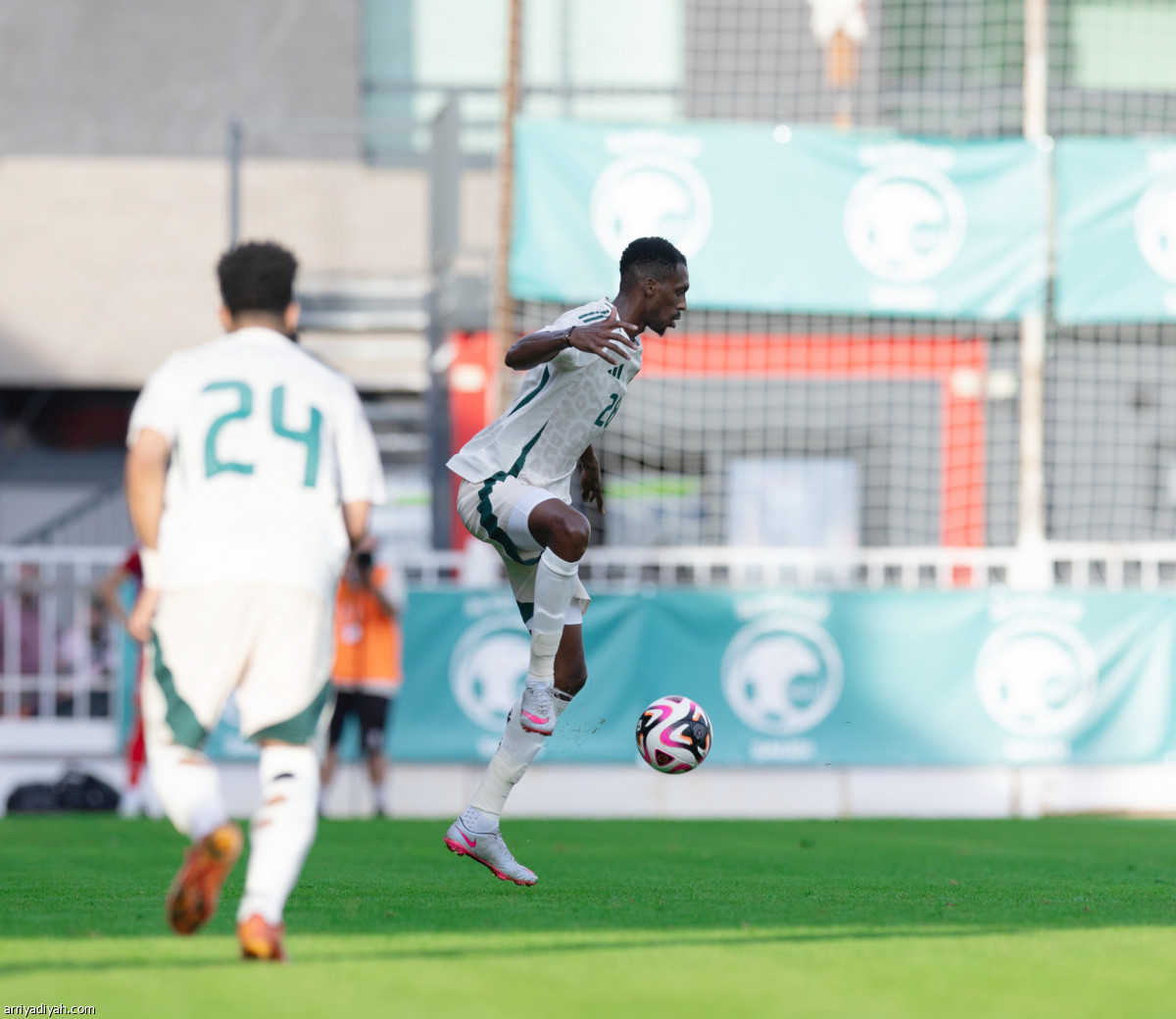 فوز «الصقور»