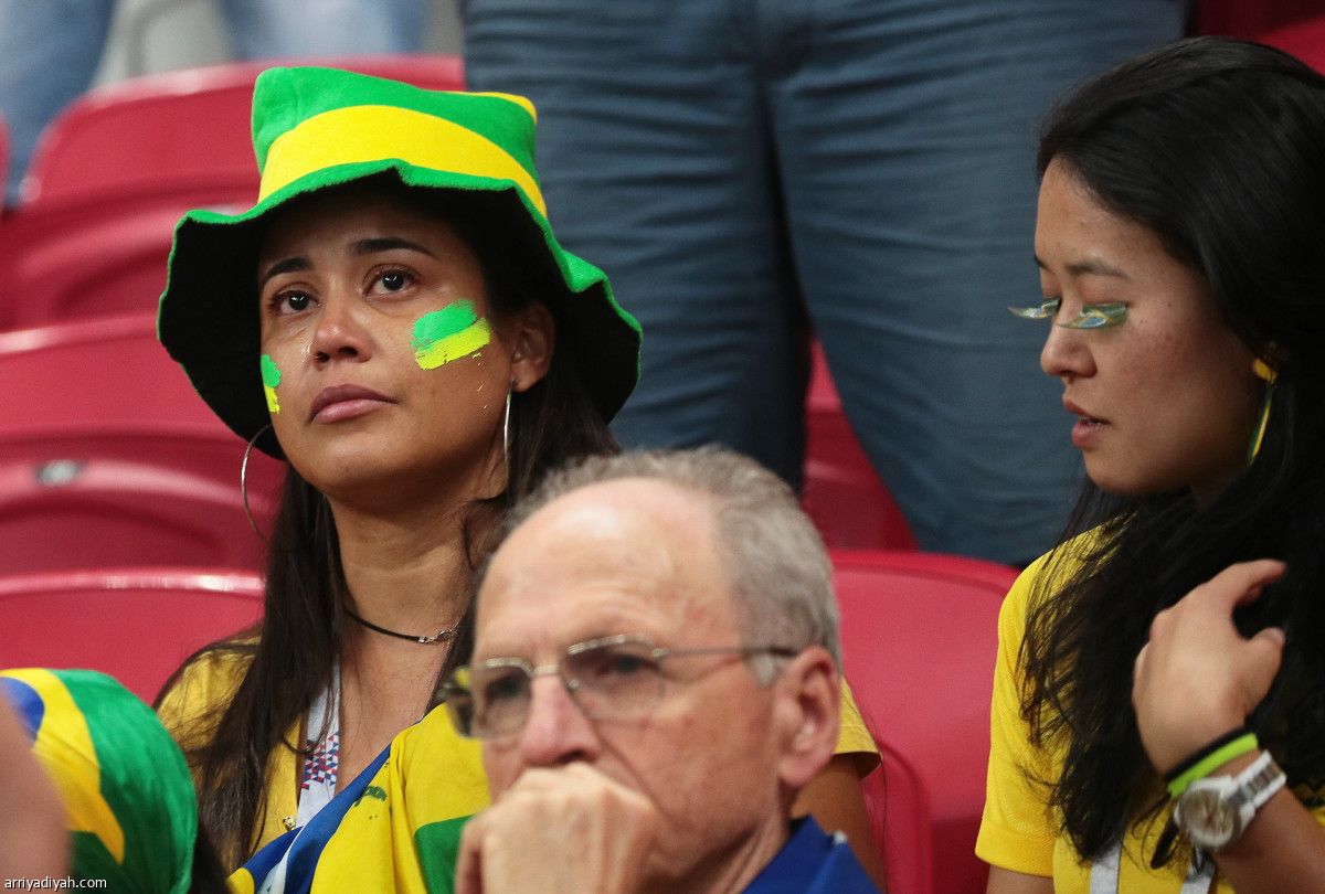 برازيليات يذرفن الدموع