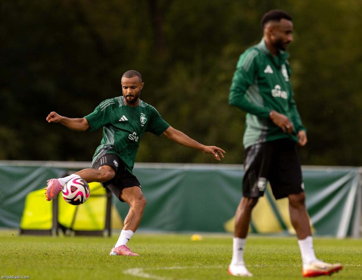 الصقور تتأهب