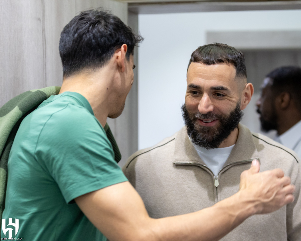 بنزيما بين الهلاليين