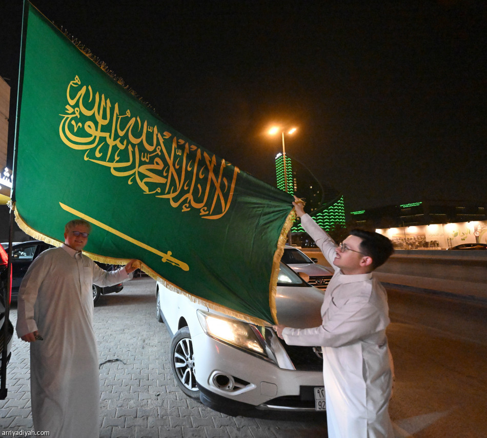 تزيين السيارات.. 20 دقيقة و350 ريالا تصنع الفرح