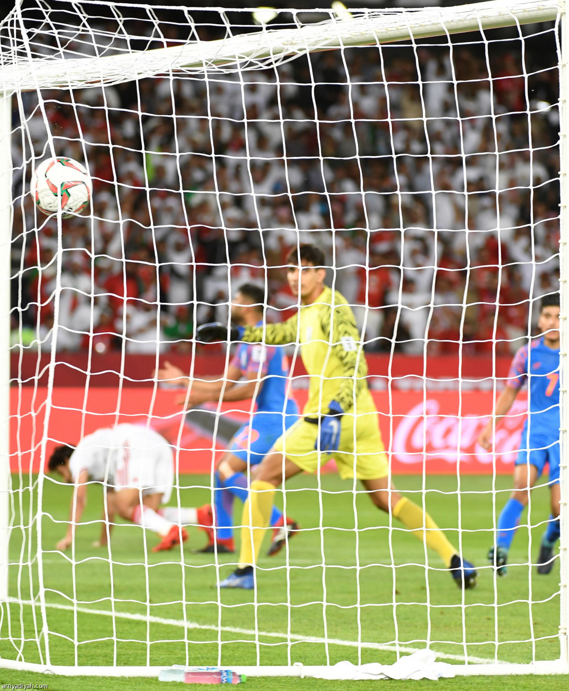 الأبيض في الصدارة