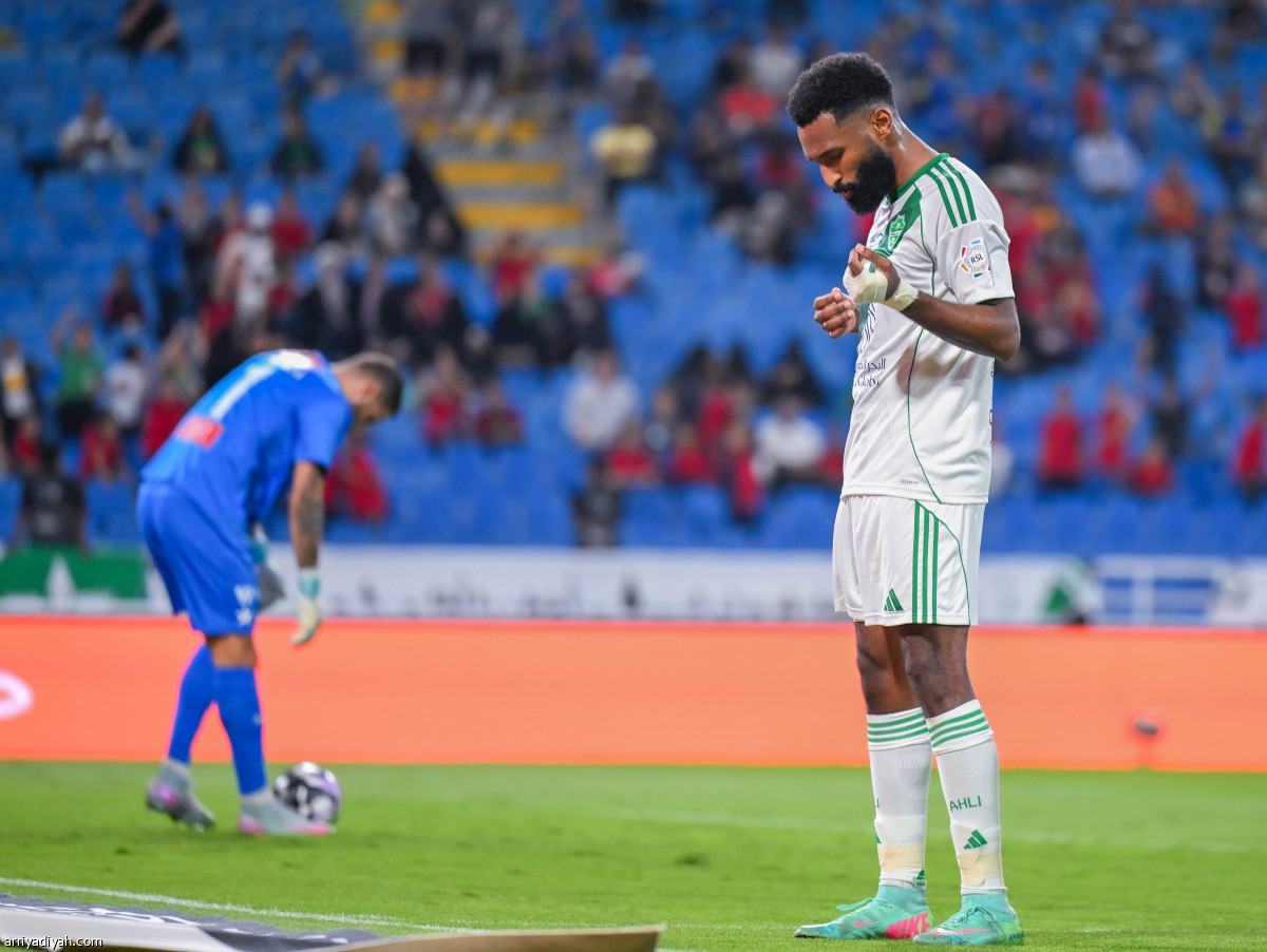 فراس.. يعزف ويفرح