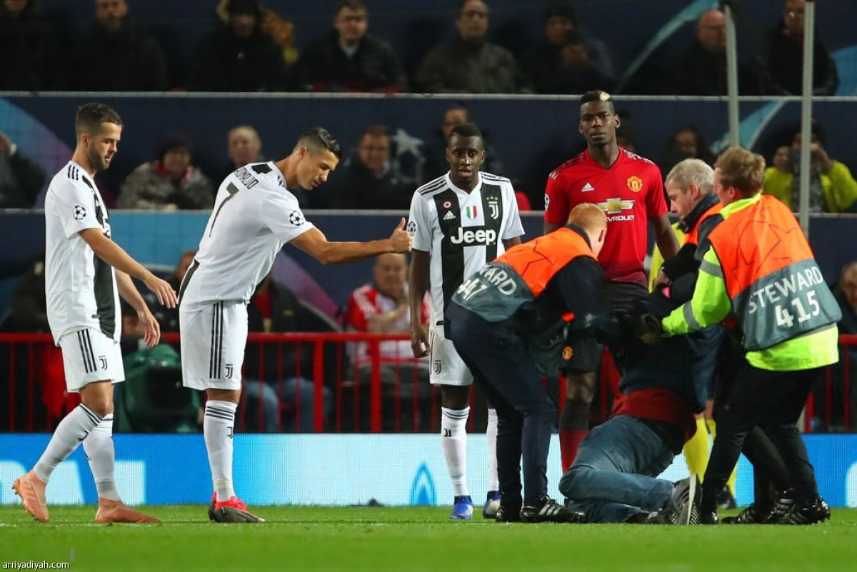 رونالدو يلتقط «سيلفي» مع مانشستراوي