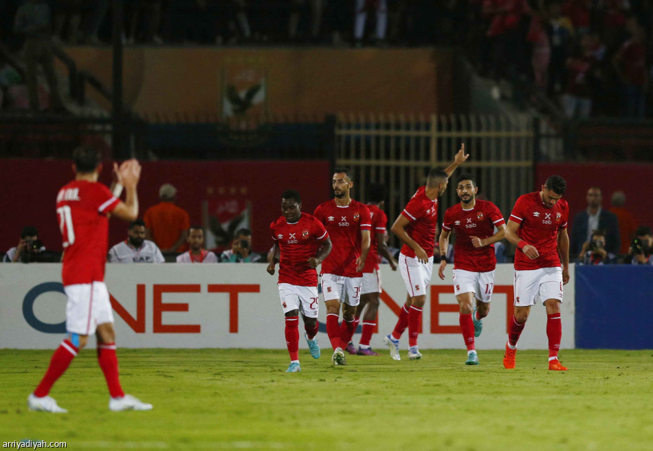 الأهلي المصري يقترب من نهائي الأبطال