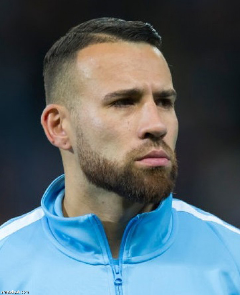 الخطوط الخلفية 
تستنزف العمالقة