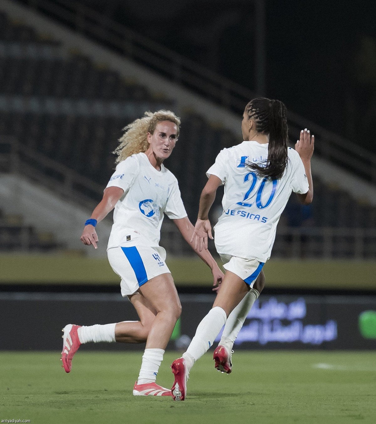 كلاسيكو السيدات.. أزرق