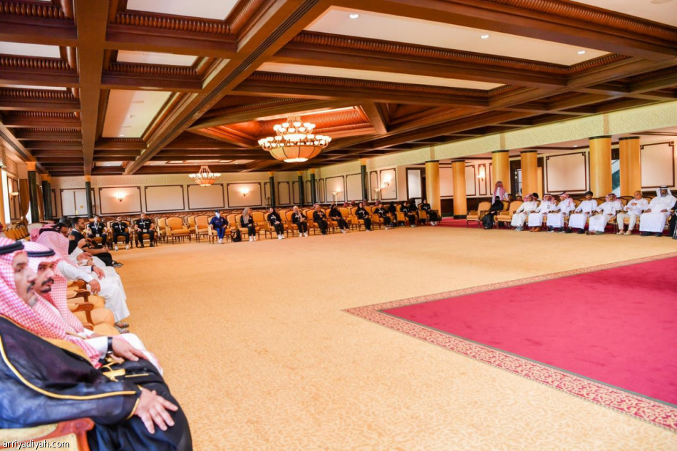 أمير تبوك يلتقي المشاركين في بطولة «البوتشيا»