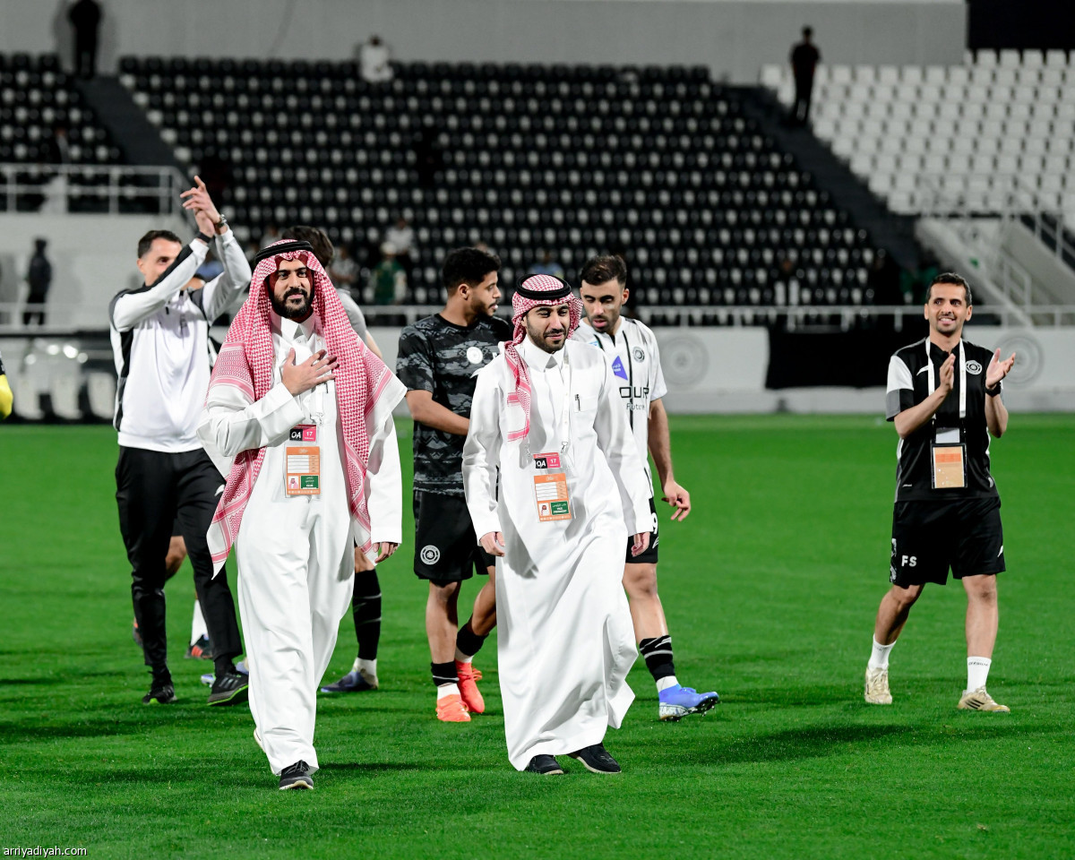 الليوث تفترس