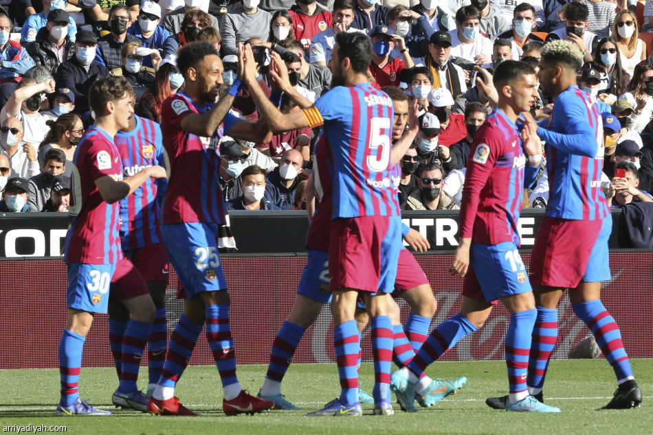 برشلونة يضرب فالنسيا برباعية