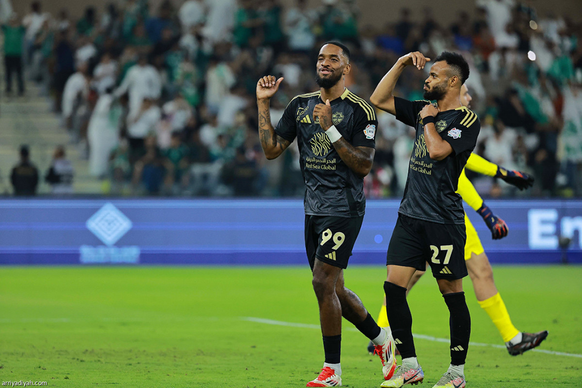 الأهلي يستعرض