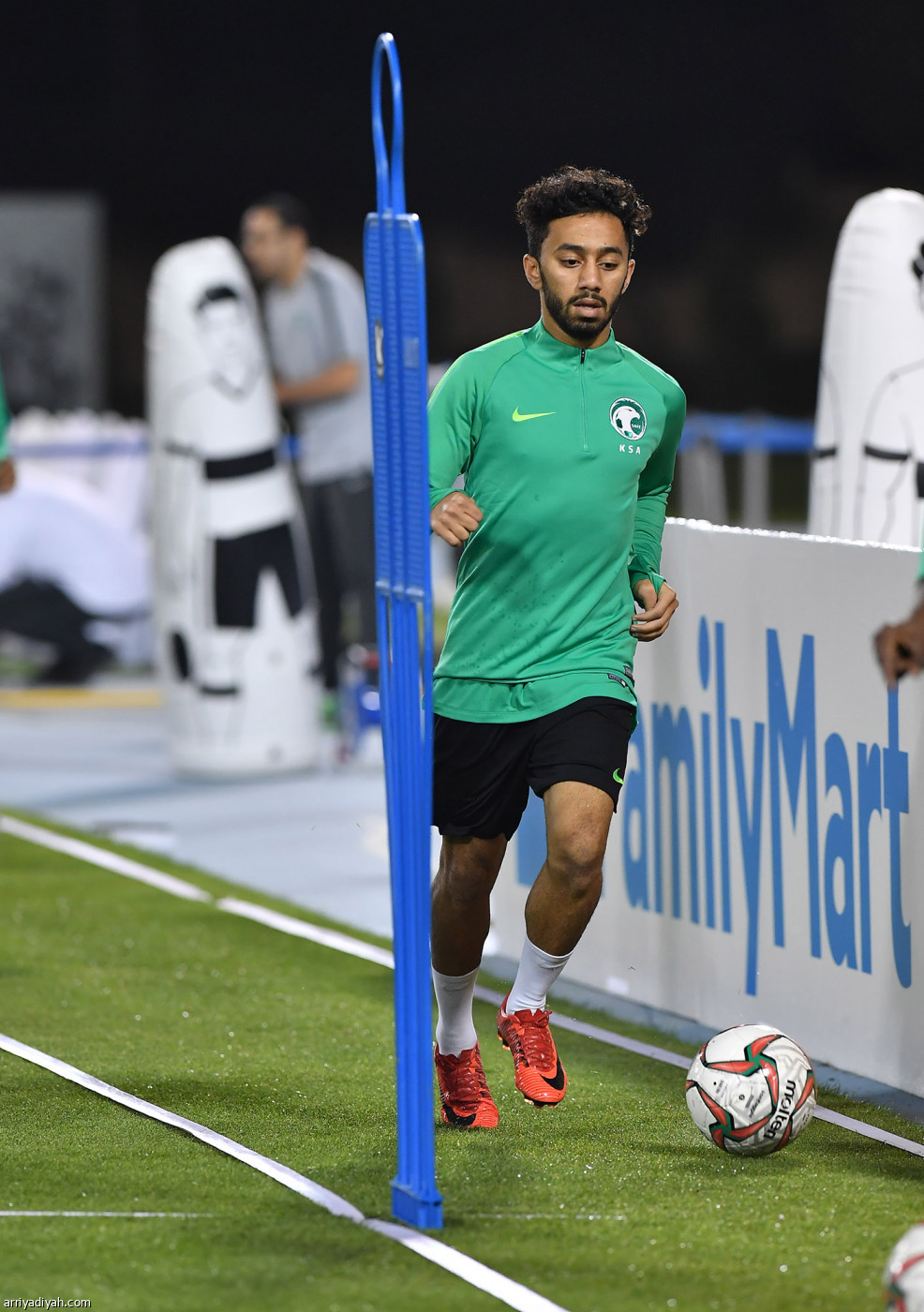 الأخضر يستعد للعبور