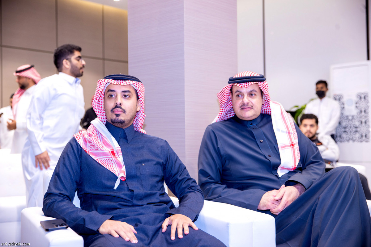 ميتشيل يجدد