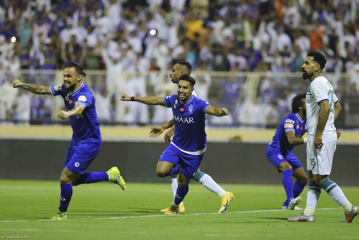 الهلال يقترب من الذهب