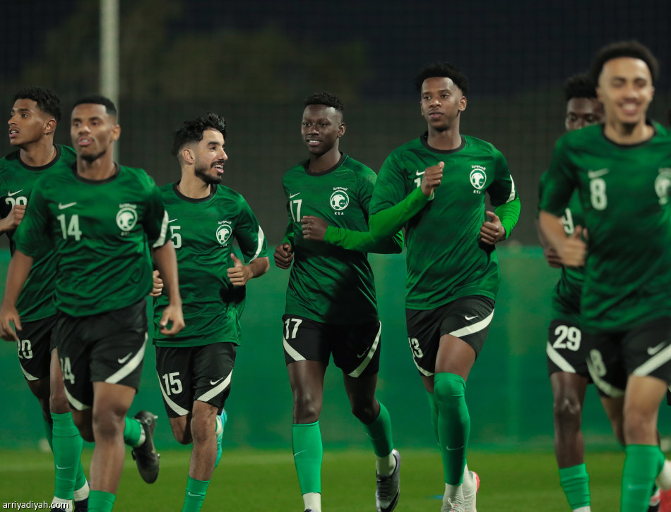 الأخضر الشاب يبدأ معسكر دبي