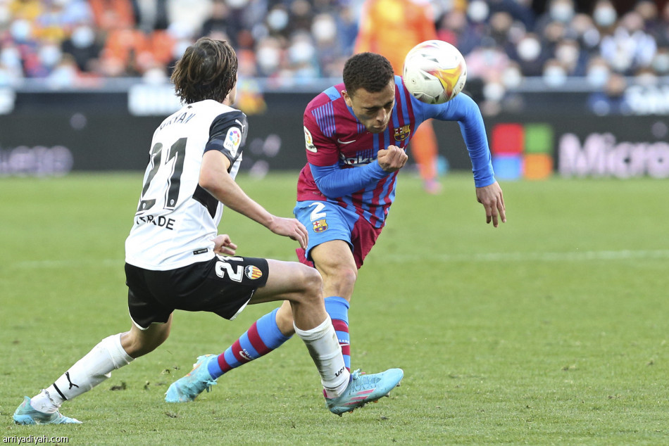 برشلونة يضرب فالنسيا برباعية