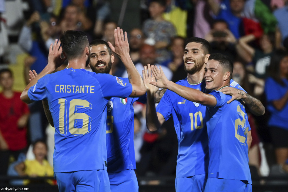 إيطاليا تعبر المجر.. وتتصدر