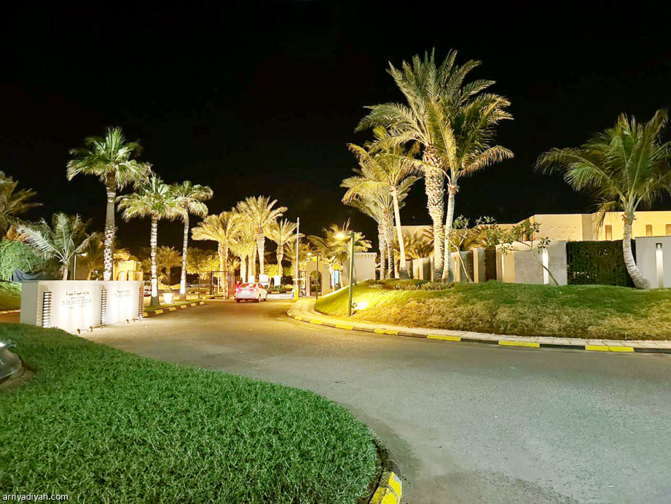 السماوي
يغلق الأبواب