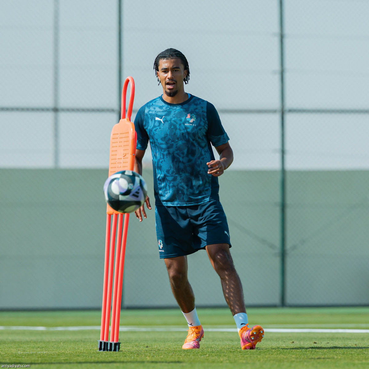 جالتييه يجهز نيوم