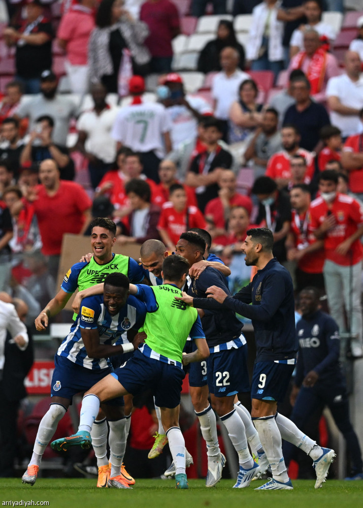 بورتو يتوج بلقب الدوري البرتغالي الـ30