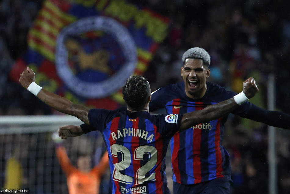 برشلونة يضرب بيتيس برباعية.. ويقترب من اللقب