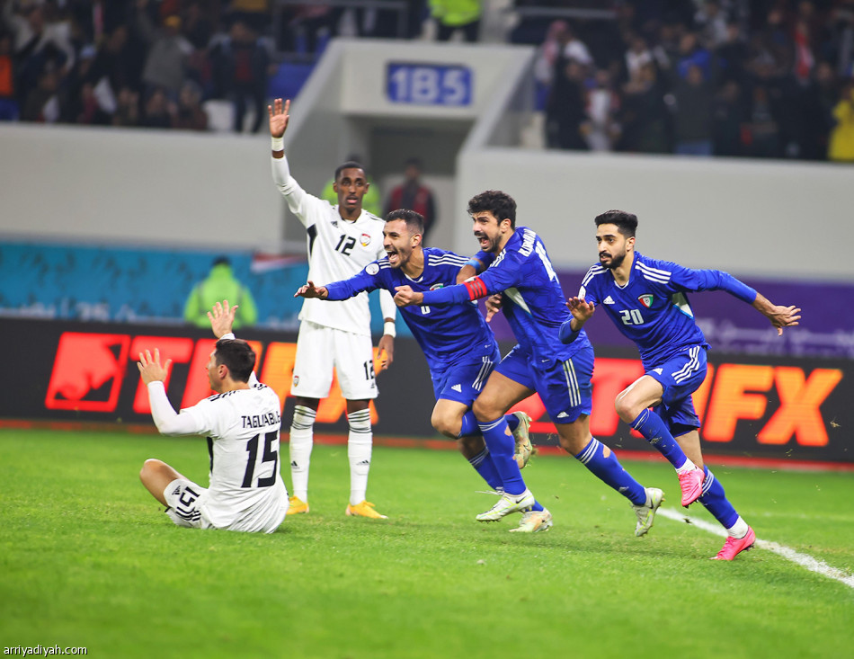 البحرين 
تخطف البطاقة الأولى