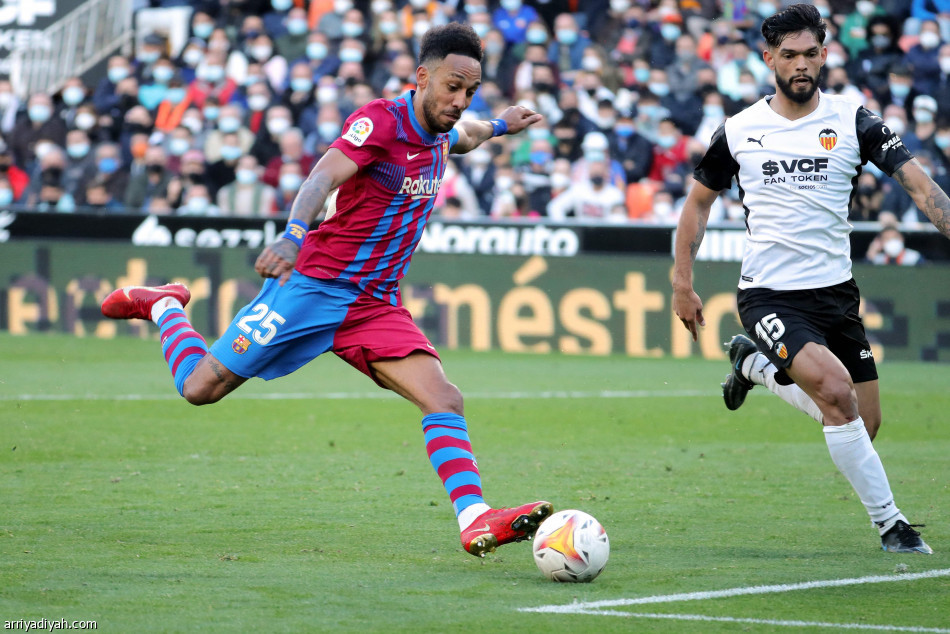 برشلونة يضرب فالنسيا برباعية