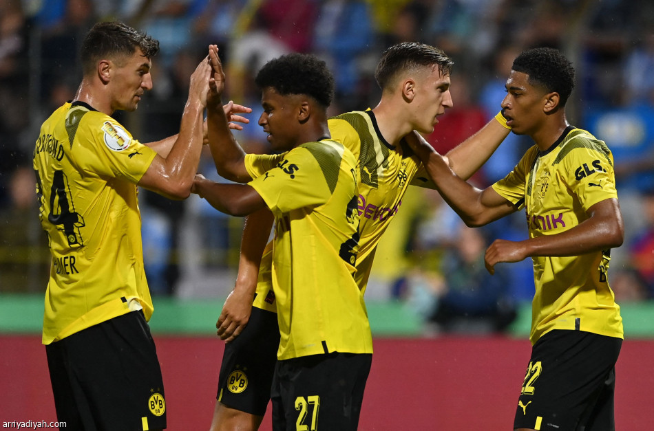 دورتموند يعبر إلى الدور الثاني