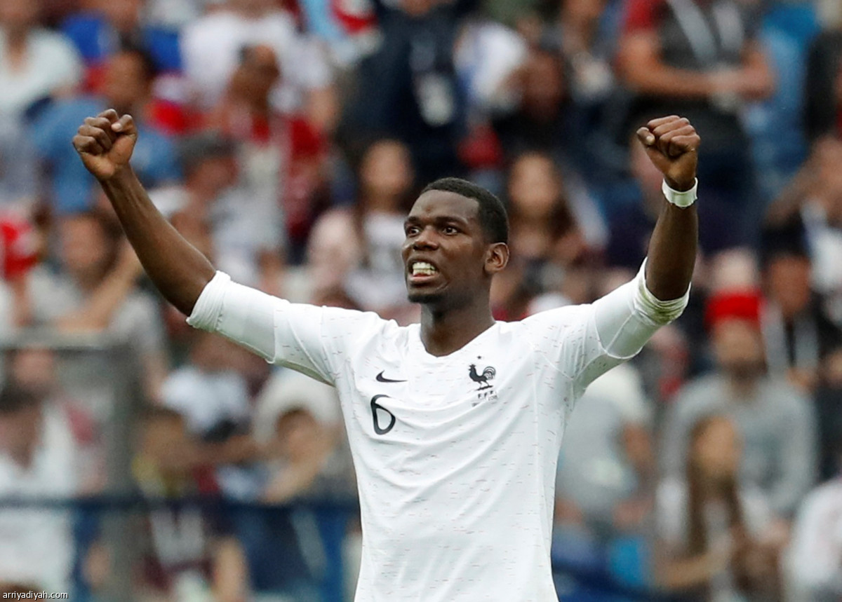 «الديوك».. أول الواصلين