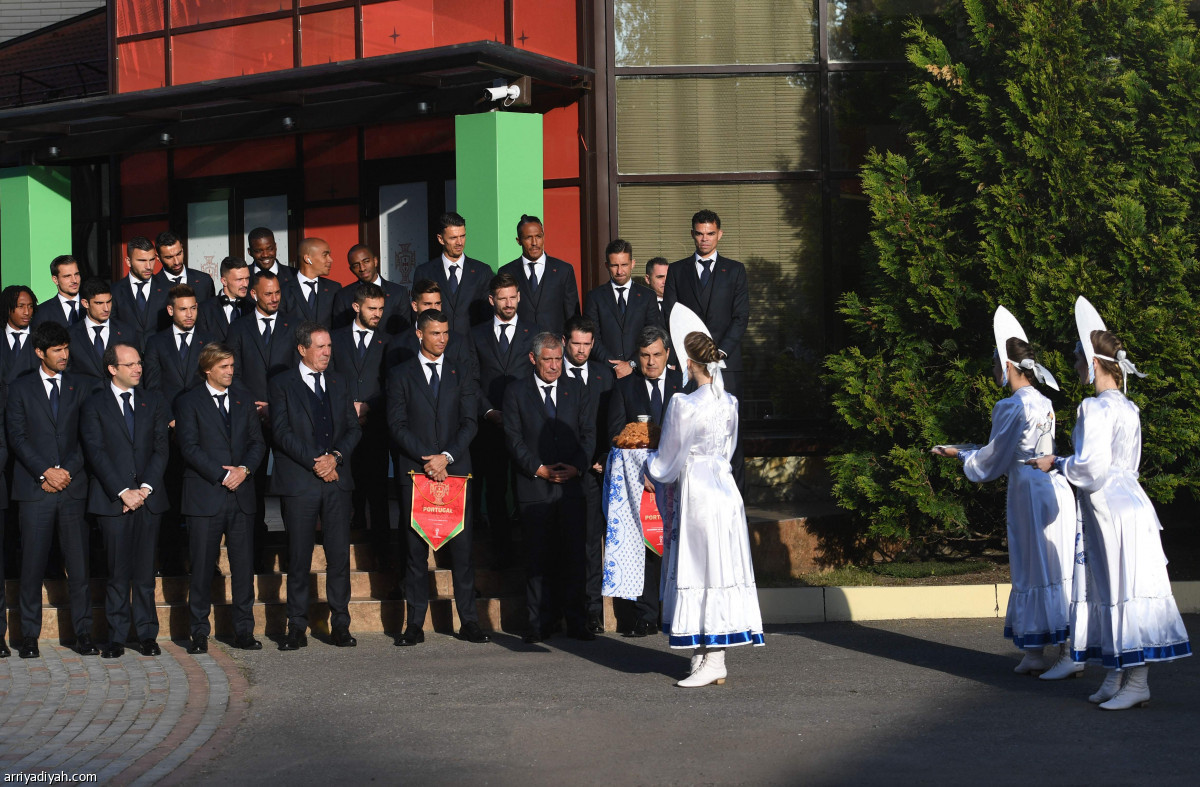 الدون ورفاقه .. يصلون