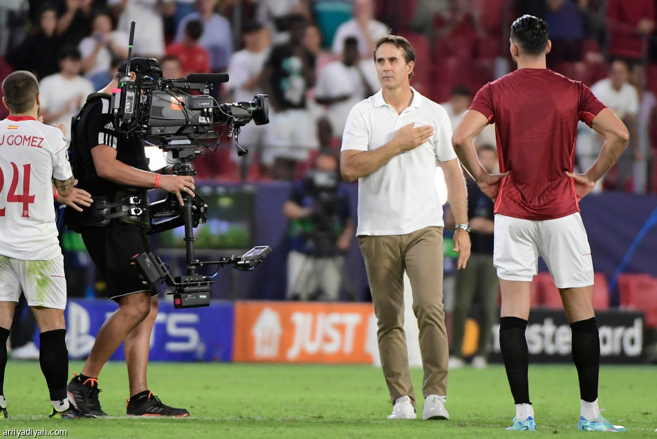 رباعية دورتموند تطيح بمدرب إشبيلية