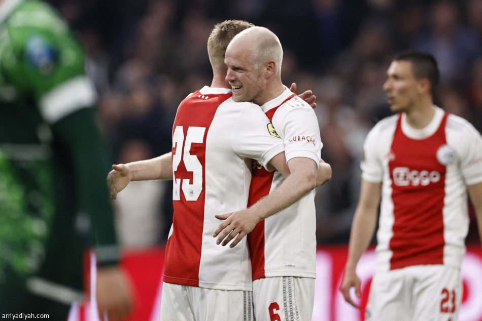 أياكس يقترب  من لقب الدوري الهولندي