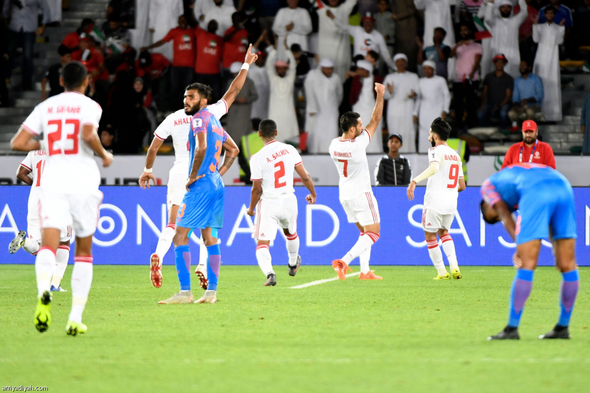 الأبيض في الصدارة