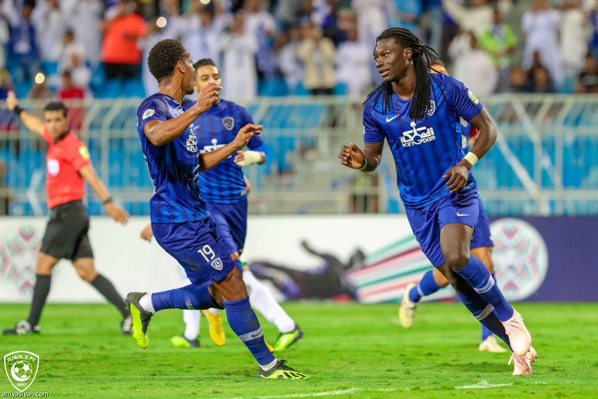 الهلال يقترب
