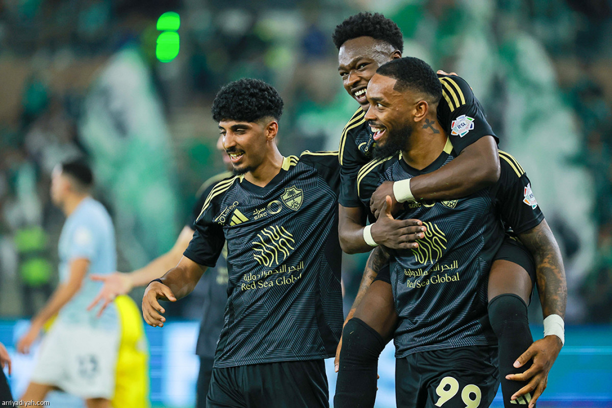 الأهلي يستعرض