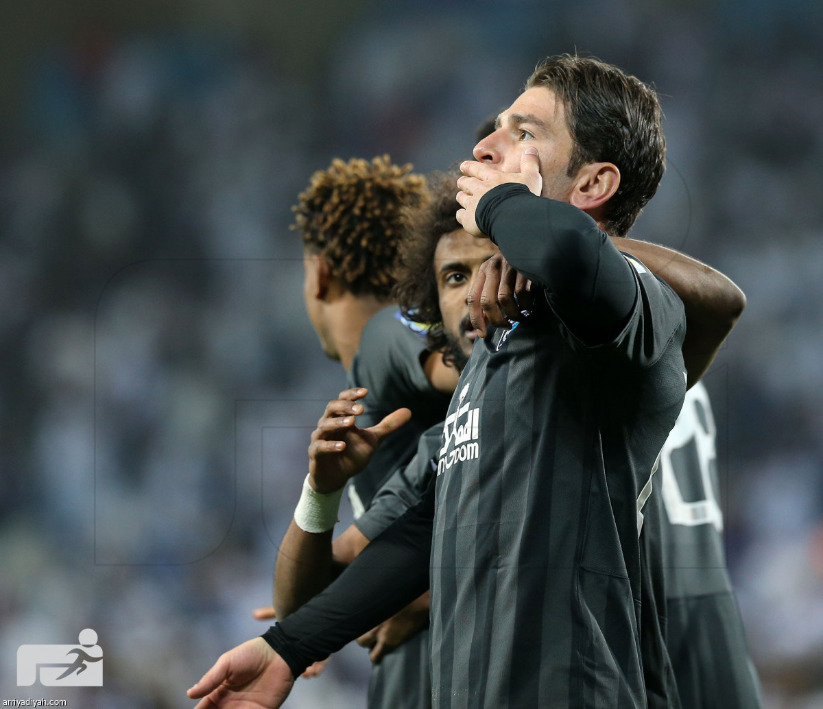 الأزرق يقترب