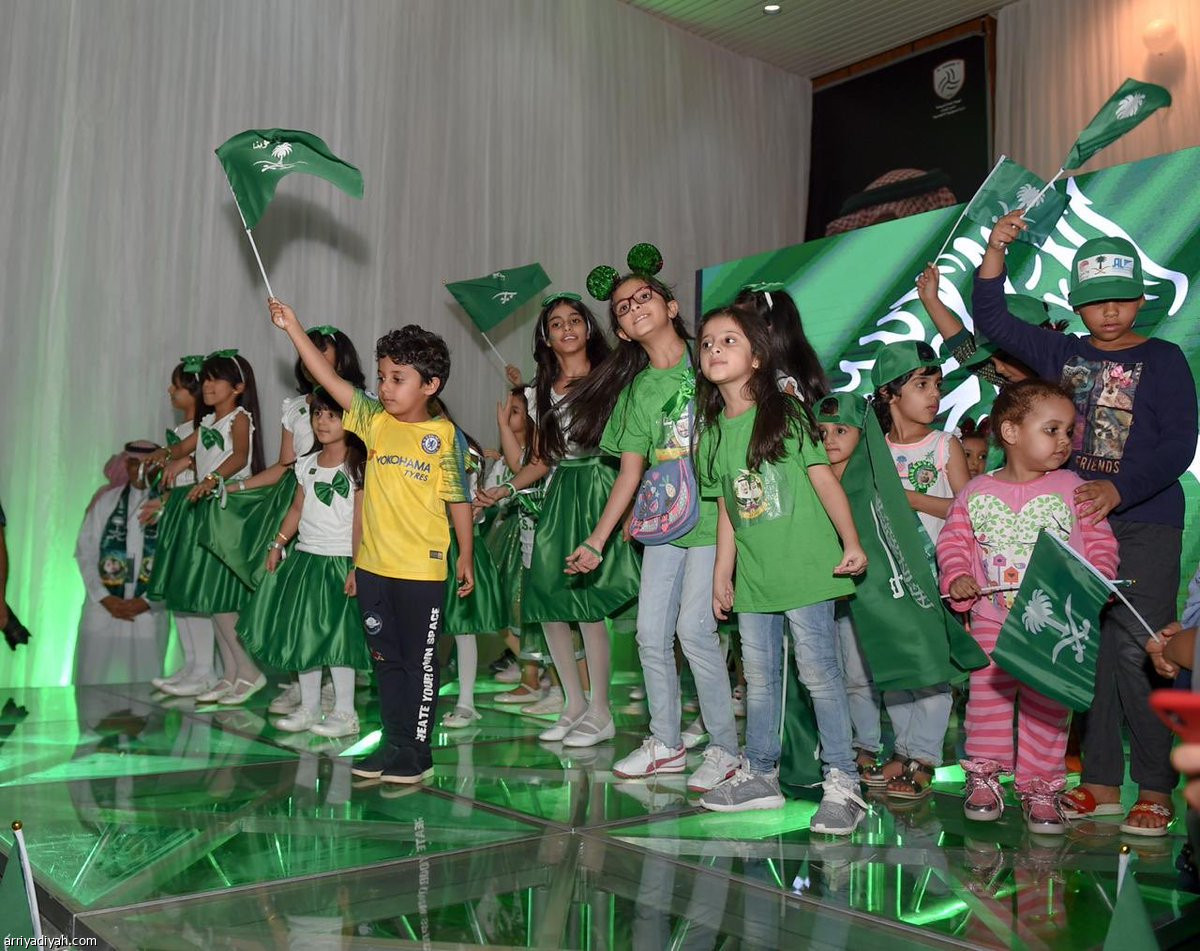 الشباب يكتسي الأخضر