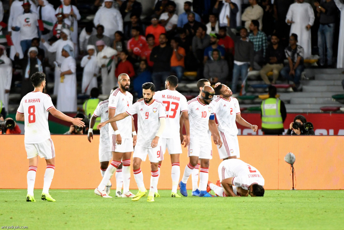 الأبيض في الصدارة