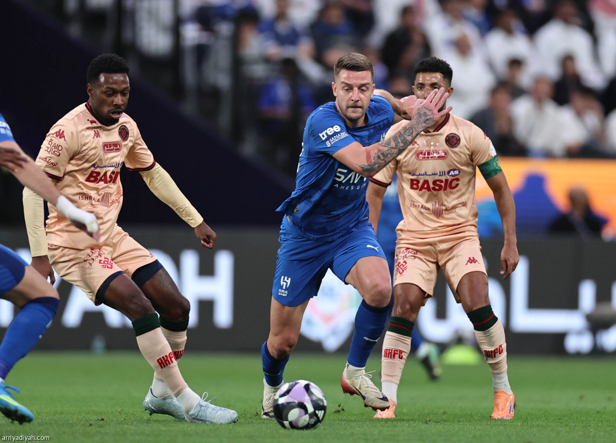 الهلال يستعرض القوة